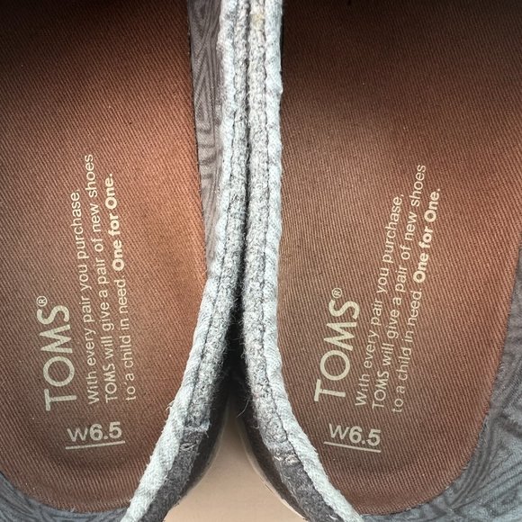 SOLD | TOMS Altair Slip on Shoes - Size 6.5 - Picture 11 of 12